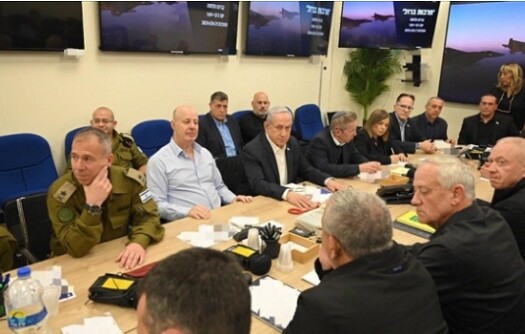 ইরানে হামলার পর কর্মকর্তাদের নিয়ে নেতানিয়াহুর জরুরি বৈঠক