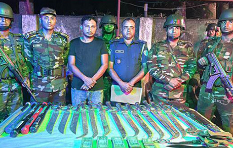 কুমিল্লায় অবৈধ অস্ত্রসহ যুবলীগ নেতা গ্রেপ্তার