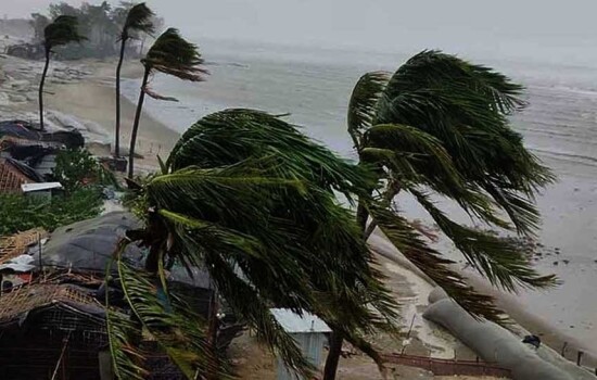 বন্দরে ৩ নম্বর সংকেত, রাতেই যেসব অঞ্চলে ঝড়ের আভাস