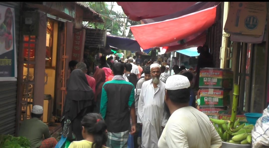 ঐতিহ্যবাহী মোরাদনগর মূলবাজারের ব্যবসায়ীদের মাথায় হাত