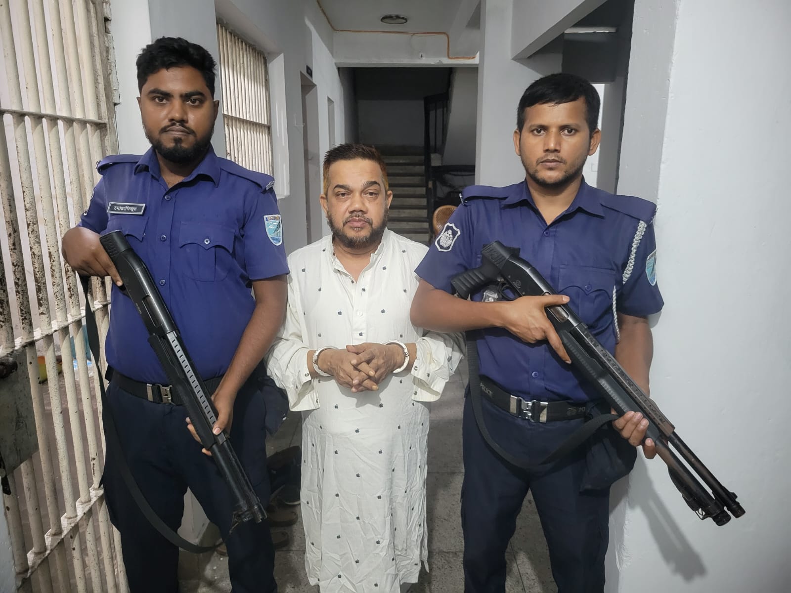 সাভার থানা পুলিশের অভিযানে ৪ ছাত্র হত্যা মামলার আসামী গ্রেফতার