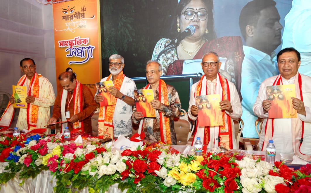 সকল সনাতন ধর্মাবলম্বীকে স্বতঃস্ফূর্তভাবে দুর্গাপূজা উদযাপনের আহ্বান স্বরাষ্ট্র উপদেষ্টার
