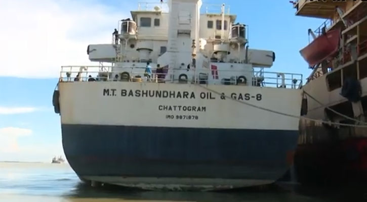 *বসুন্ধরার ট্যাংকারের সাহায্যে রক্ষা পেল ১১ হাজার মেট্রিক টন তেল*