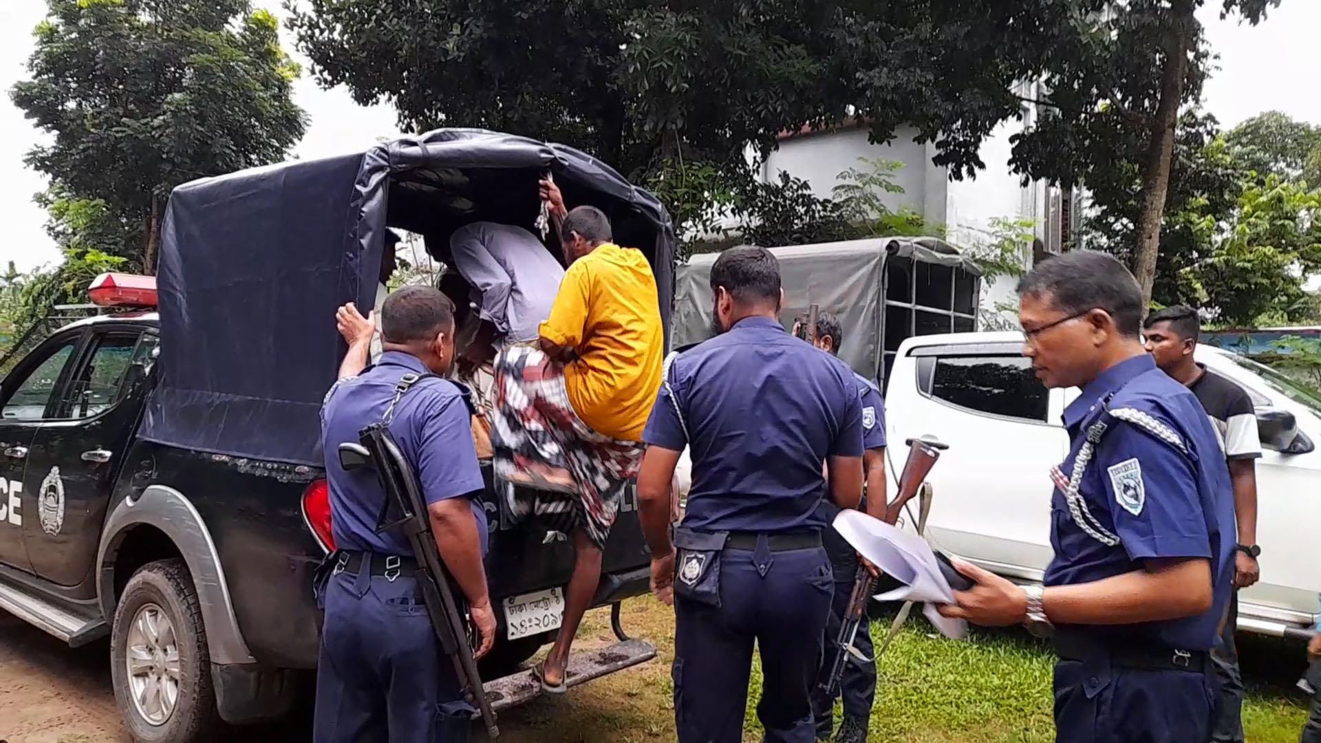 ঠাকুরগাঁও: জালিয়াতি করে খতিয়ান খারিজ,  চক্রের ৫ জন কারাগারে