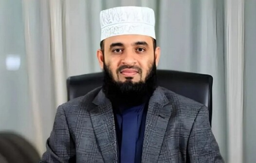 কী ঘটেছিল বিমানবন্দরে, জানালেন আজহারি