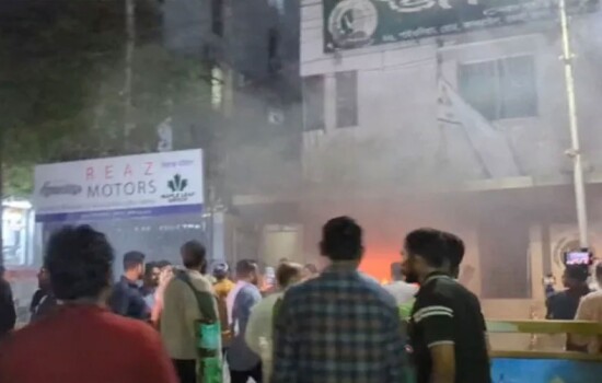 জাতীয় পার্টির কেন্দ্রীয় কার্যালয়ে অগ্নিসংযোগ, ধাওয়া-পাল্টাধাওয়া