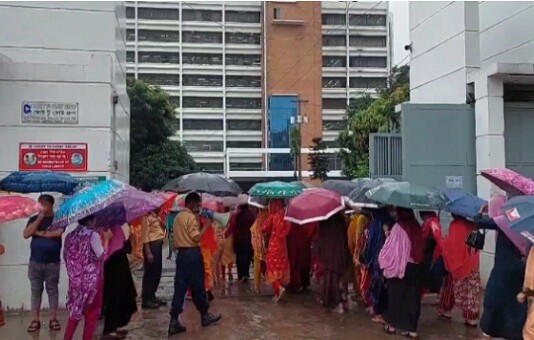 গাজীপুরে শান্তিপূর্ণভাবে চলছে পোশাক কারখানা