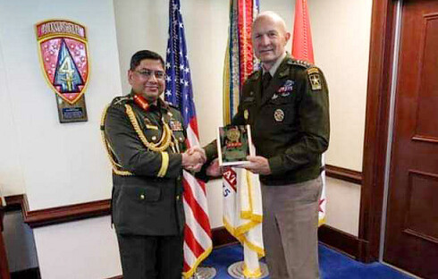 আজ শুক্রবার দেশে ফিরলেন সেনাপ্রধান