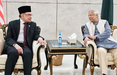 একান্ত বৈঠকে মালয়েশিয়ার প্রধানমন্ত্রীর ও ড. ইউনূস