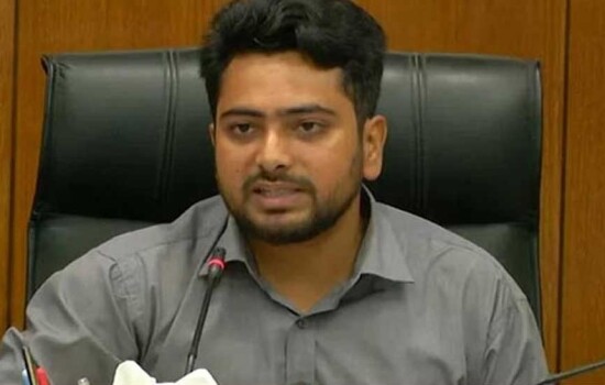 সাংবাদিকদের সঙ্গে দাসসুলভ আচরণের সুযোগ নেই : নাহিদ