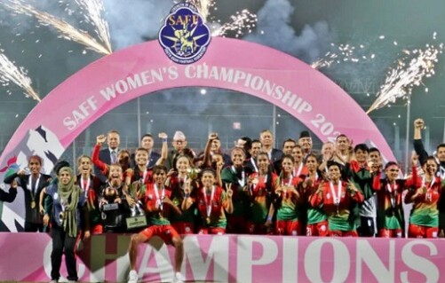 ঢাকায় পৌঁছেছেন সাফজয়ী ফুটবলাররা, যে পথ দিয়ে যাবে ছাদখোলা বাস