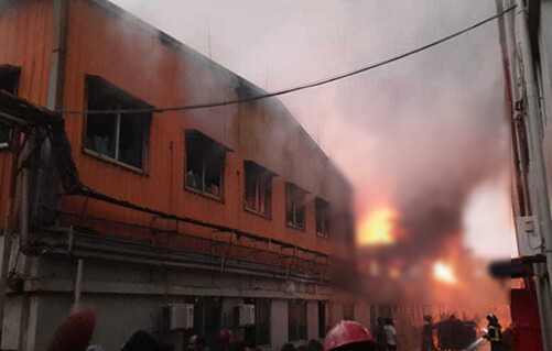 নারায়ণগঞ্জে পোশাক কারখানায় আগুন, দেড় ঘণ্টার চেষ্টায় নিয়ন্ত্রণে