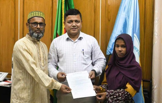 শহীদ আবু সাঈদের বোনকে চাকরি দিলো বেরোবি