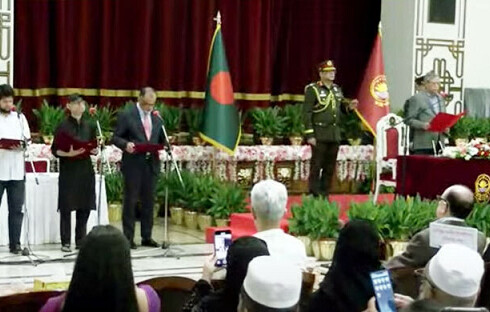 উপদেষ্টা হিসেবে শপথ নিলেন বশির-মাহফুজ-ফারুকী
