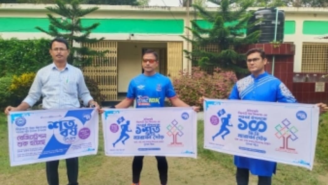 বিদ্যালয়ের বর্ষপূর্তি উপলক্ষে প্রাক্তন ছাত্রের একশো কিলোমিটার ম্যারাথন উপহার