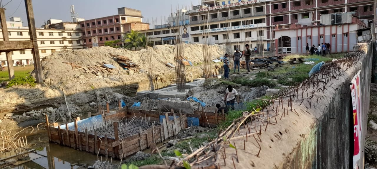 বৃদ্ধ মজিদের জমি দখল করে কলেজ ক্যাম্পাস নির্মাণ !