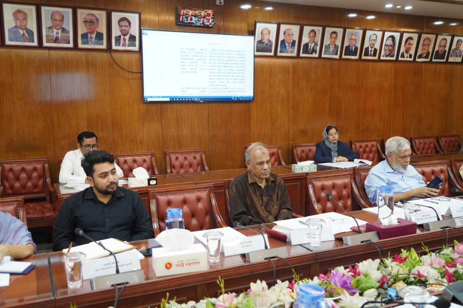 ট্রাফিক নিয়ন্ত্রণে আইনশৃঙ্খলা বাহিনীর অবসরপ্রাপ্তদের নিয়োগ করা হবে- স্বরাষ্ট্র উপদেষ্টা