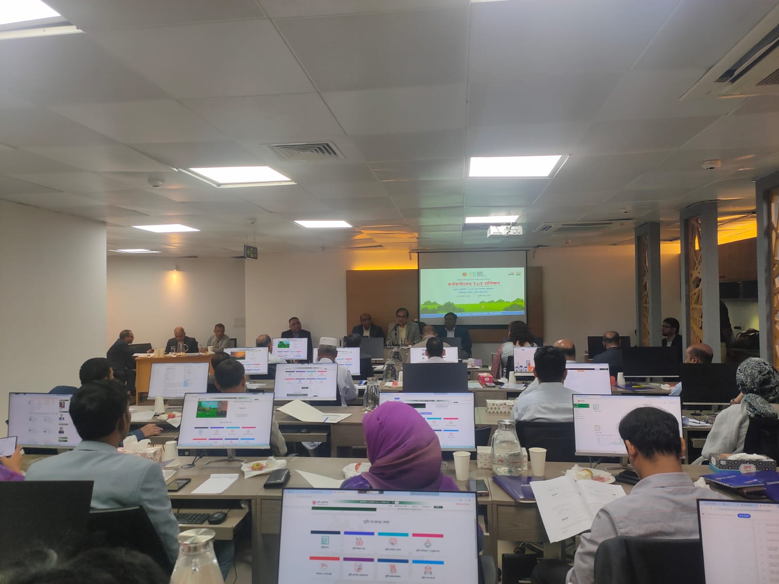 ভূমি মন্ত্রণালয় ভূমির সদ্ব্যবহার ও আধুনিক ভূমি ব্যবস্থাপনা নিশ্চিতে তথ্য প্রযুক্তি জ্ঞান সমৃদ্ধ দক্ষ জনবল গড়ে তুলছে সিনিয়র সচিব এ এস এম সালেহ আহমেদ