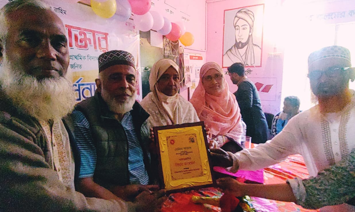 দৌলতের কান্দিতে অন্যরকম এক বিদায় সংবর্ধনা পেল শিক্ষক সেলিনা আক্তার