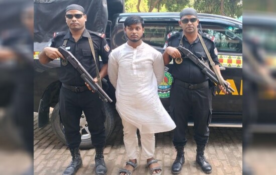 মাকে হত্যার পর হাত-পা বেঁধে ডিপ ফ্রিজে রাখা সেই ছেলে আটক