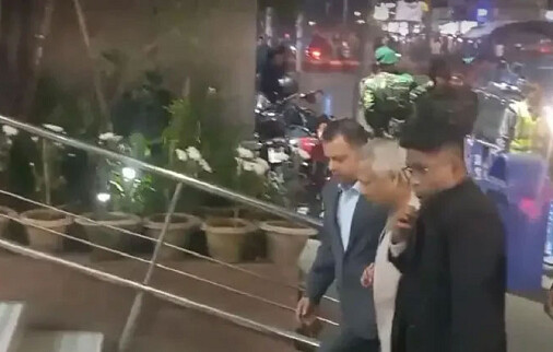 হাসান আরিফের পরিবারকে সমবেদনা জানাতে হাসপাতালে প্রধান উপদেষ্টা