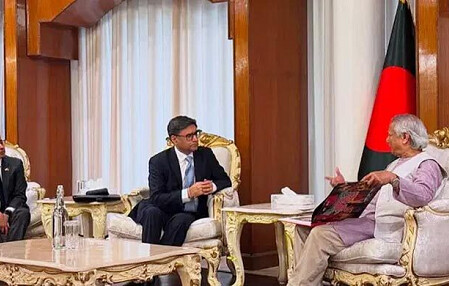 বাংলাদেশ ও ভারতের সম্পর্কে ‘কিছু মেঘ জমে ছায়া তৈরি করেছে’ বলে উল্লেখ করেছেন প্রধান উপদেষ্টা ড. মুহাম্মদ ইউনূস