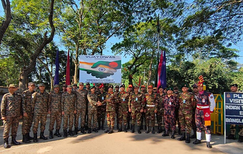 বিজয় দিবসে আগরতলা-আখাউড়া সীমান্তে শুভেচ্ছা বিনিময়