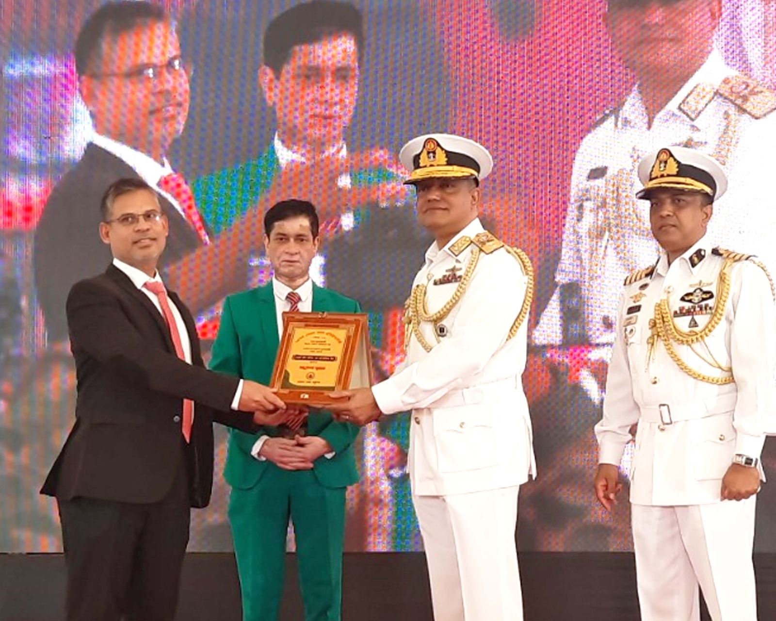 *টগি শিপিং ও বসুন্ধরা মাল্টি ট্রেডিংকে সম্মাননা দিল মোংলা বন্দর কর্তৃপক্ষ*