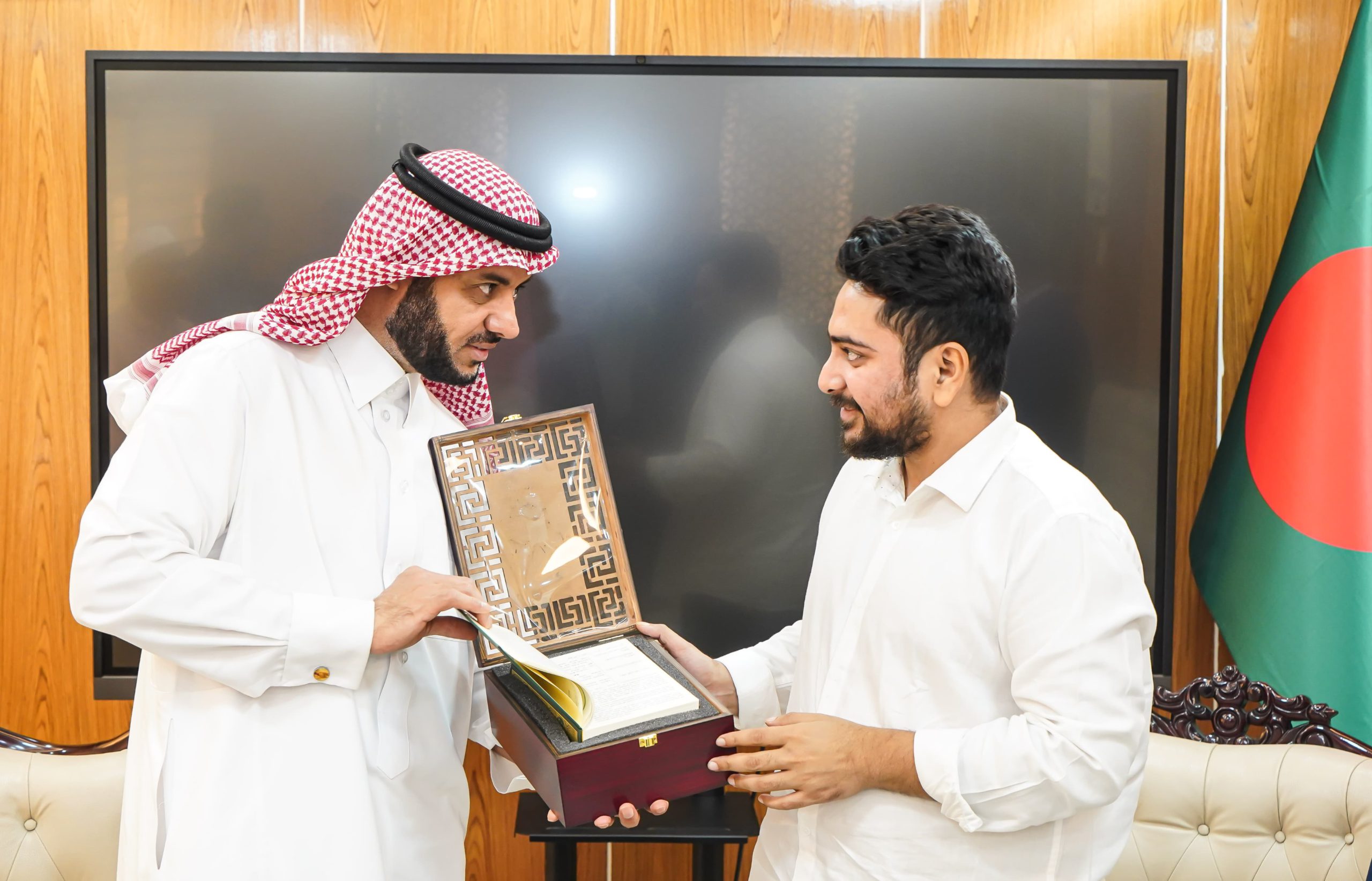 সৌদি আরবকে তথ্যপ্রযুক্তি খাতে বিনিয়োগের আহ্বান নাহিদ ইসলামের