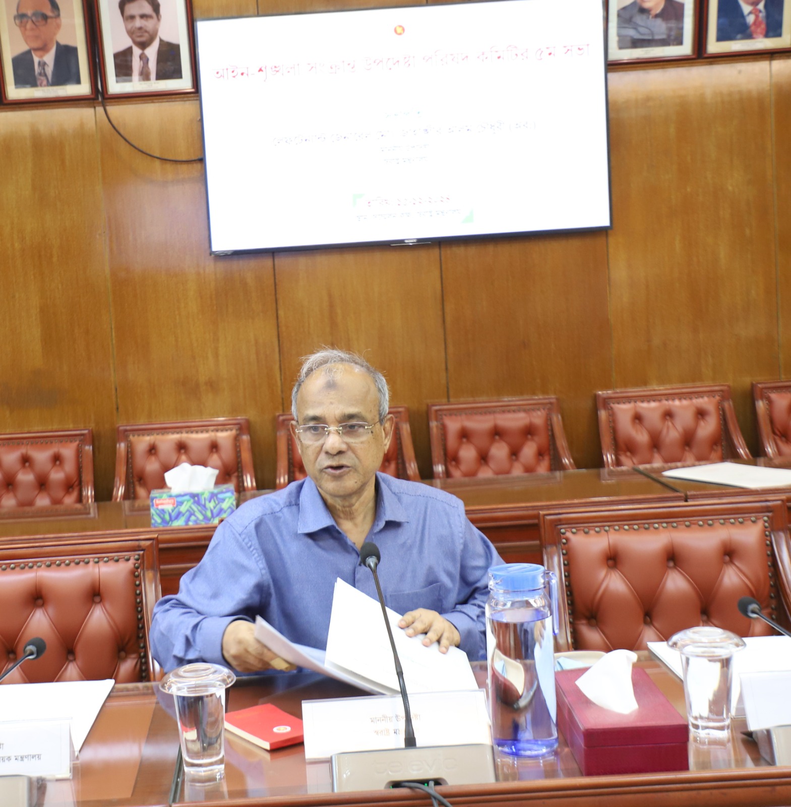 ছিনতাই কমিয়ে আনতে পুলিশকে টহল বাড়ানোর নির্দেশনা দেয়া হয়েছে- স্বরাষ্ট্র উপদেষ্টা