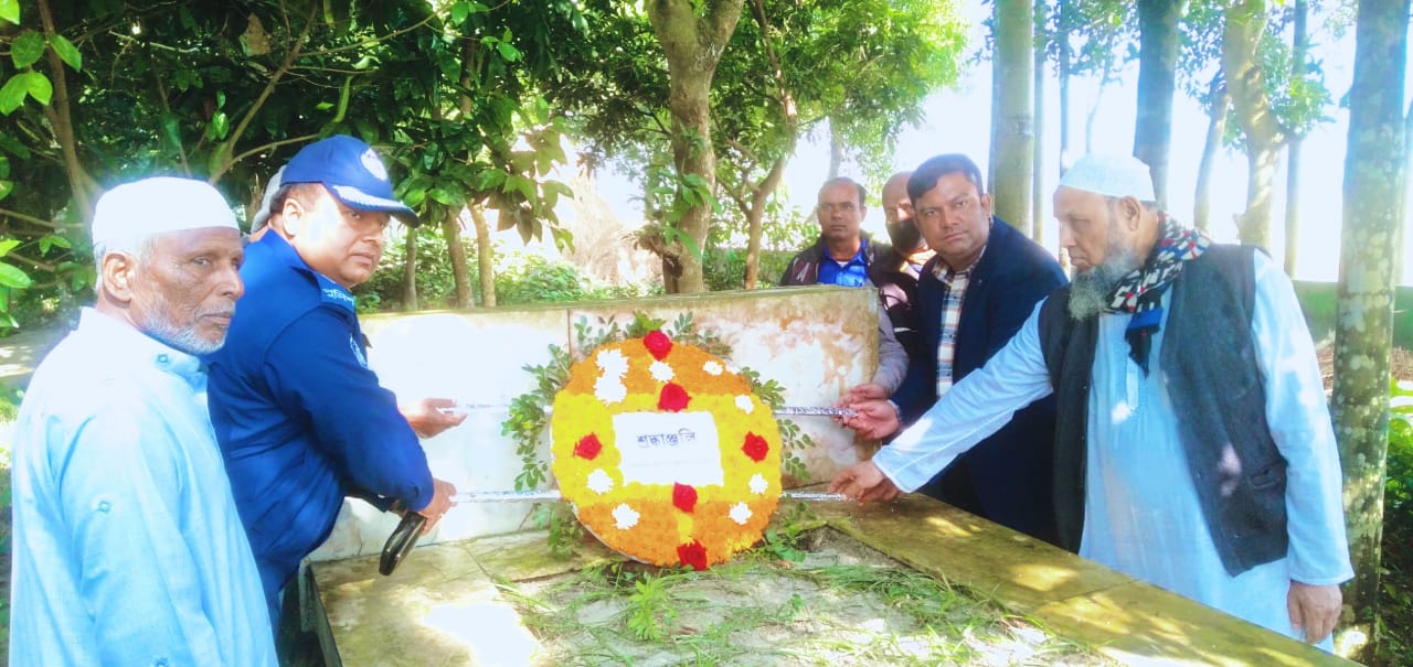 শহীদ বীর মুক্তিযোদ্ধা মুখলেছুর রহমান কবরে শ্রদ্ধা নিবেদন
