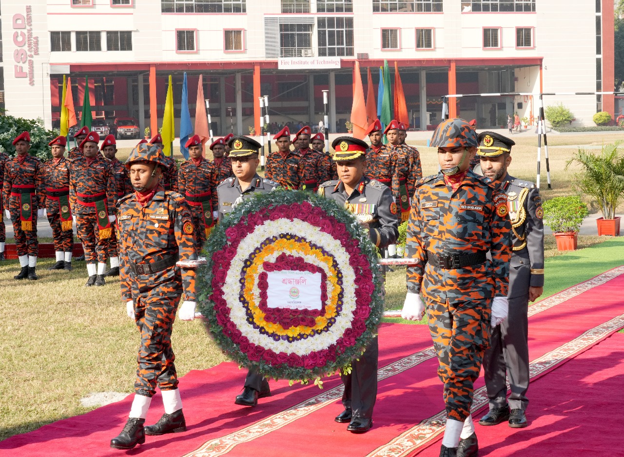 বিনম্র শ্রদ্ধায় মহান বিজয় দিবস উদযাপন করেছে ফায়ার সার্ভিস