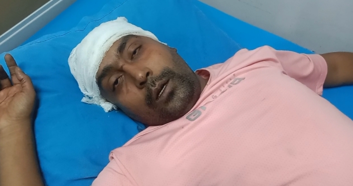 আশুলিয়া থানা ছাত্রদলের সভাপতি পদ প্রার্থী আলহাজ্ব মাদবর উপর সন্ত্রাসী হামলা