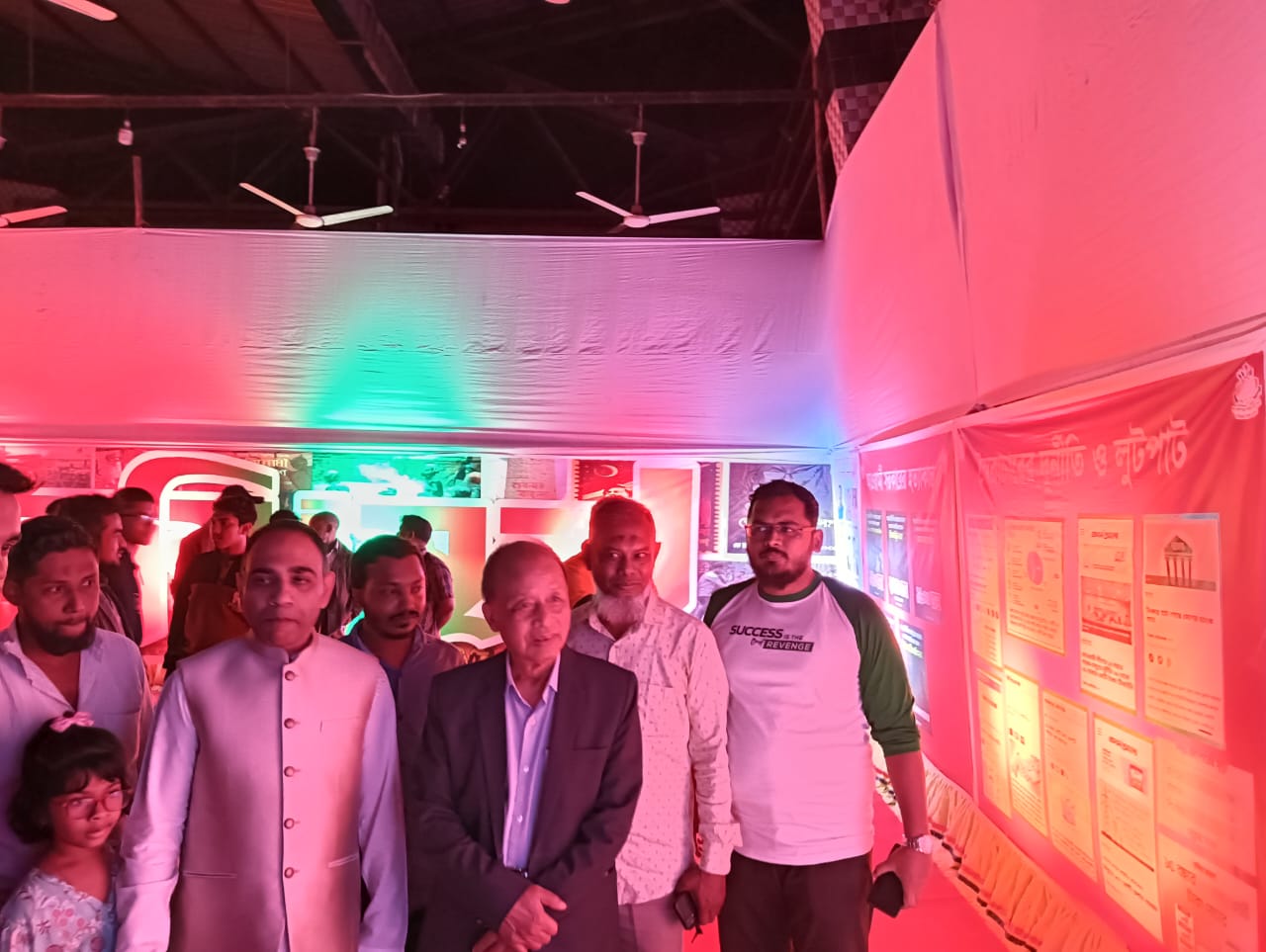 বান্দরবানে ৩৬ জুলাই গণঅভ্যুত্থান স্মৃতিচারণ শীর্ষক ফ্যাসিবাদ বিরোধী আলোকচিত্র প্রদর্শনী অনুষ্ঠিত