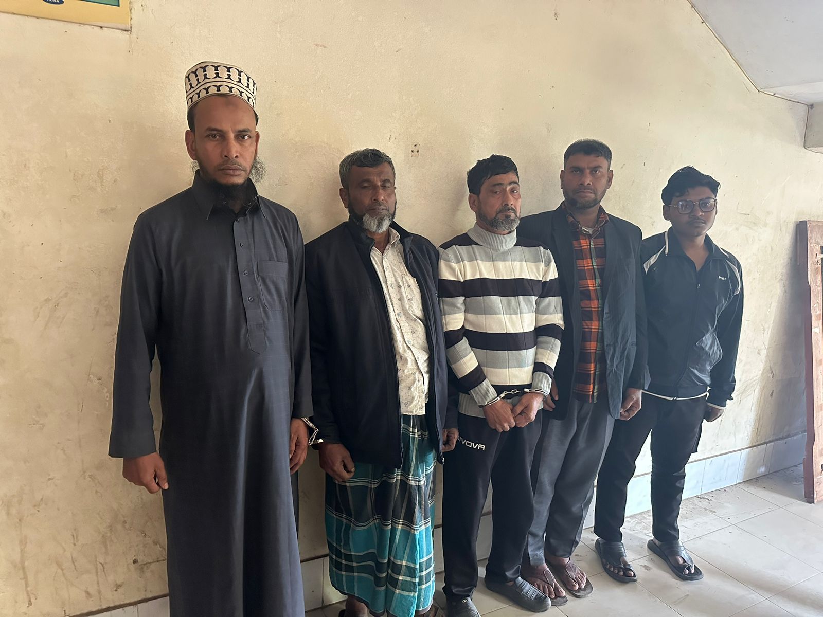 কুমিল্লার চৌদ্দগ্রামে বীর মুক্তিযোদ্ধাকে হেনস্ত করায় ৫ জন গ্রেফতার