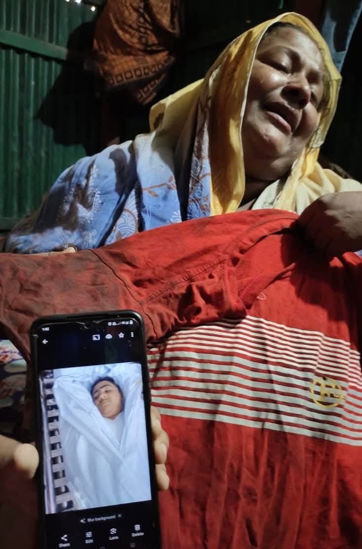 জুলাই অভ্যূত্থানের শহীদ সাগরের মাকে দেবিদ্বার উপজেলা প্রশাসনের পক্ষ থেকে গাভী উপহার