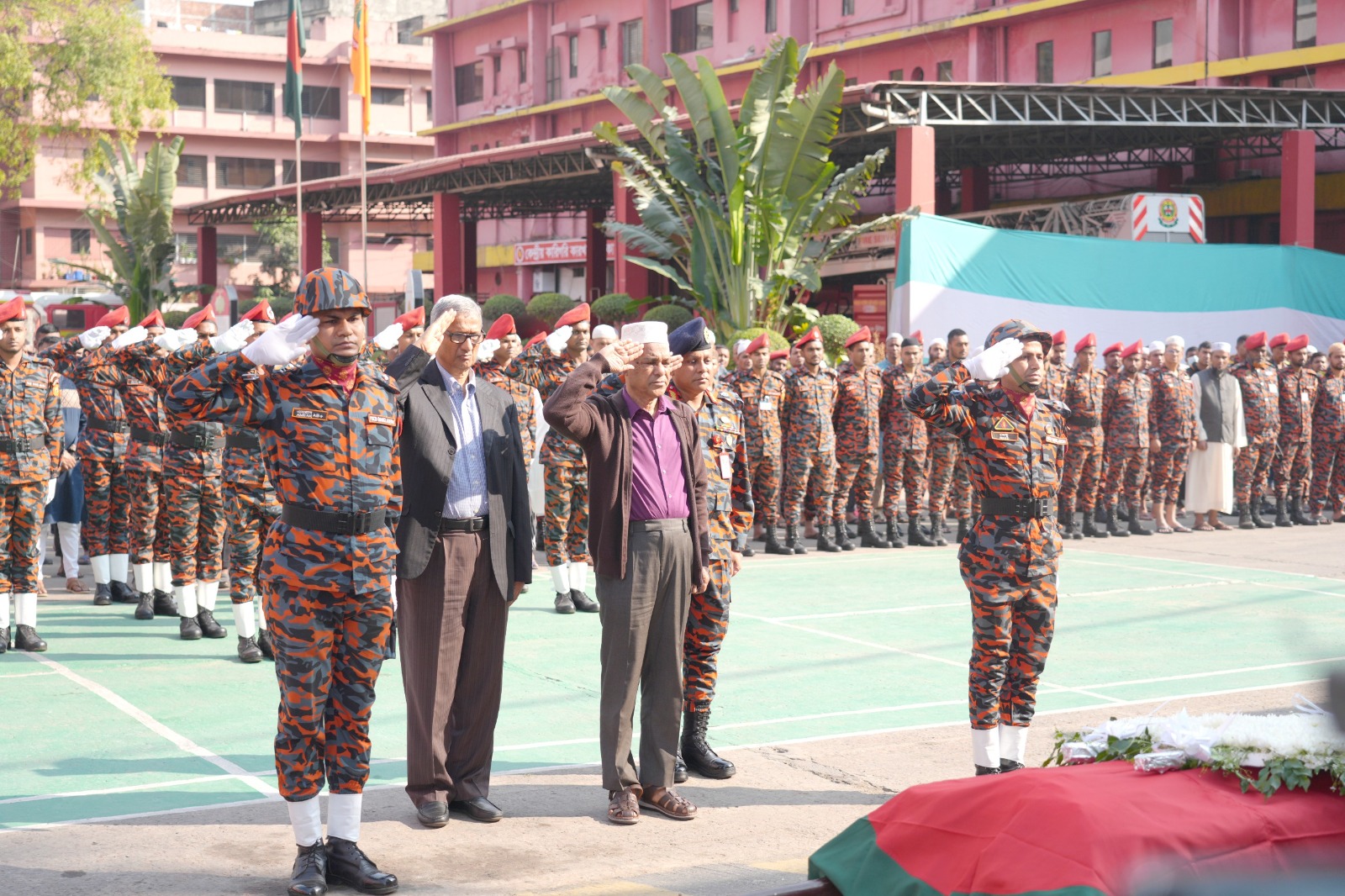 সচিবালয়ের অগ্নিদুর্ঘটনায় নিহত ফায়ারফাইটার নয়নের জানাজা সম্পন্ন