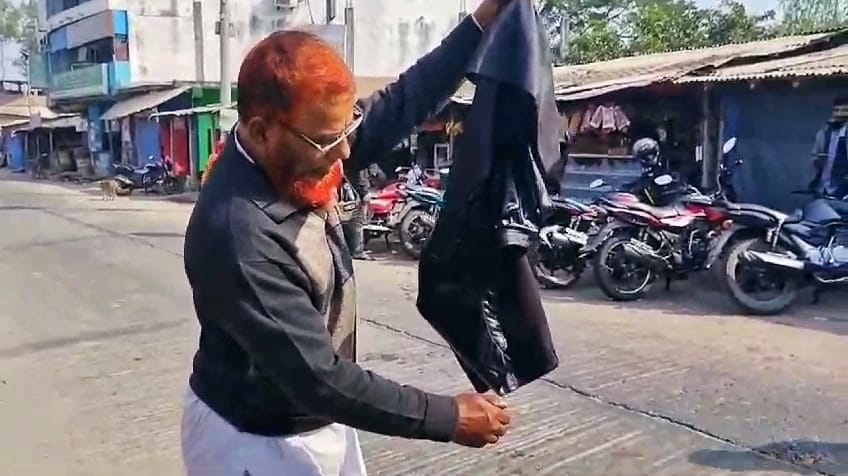 মুজিবকোট পুড়িয়ে পদত্যাগ করলেন আওয়ামী লীগ নেতা রেজাউল