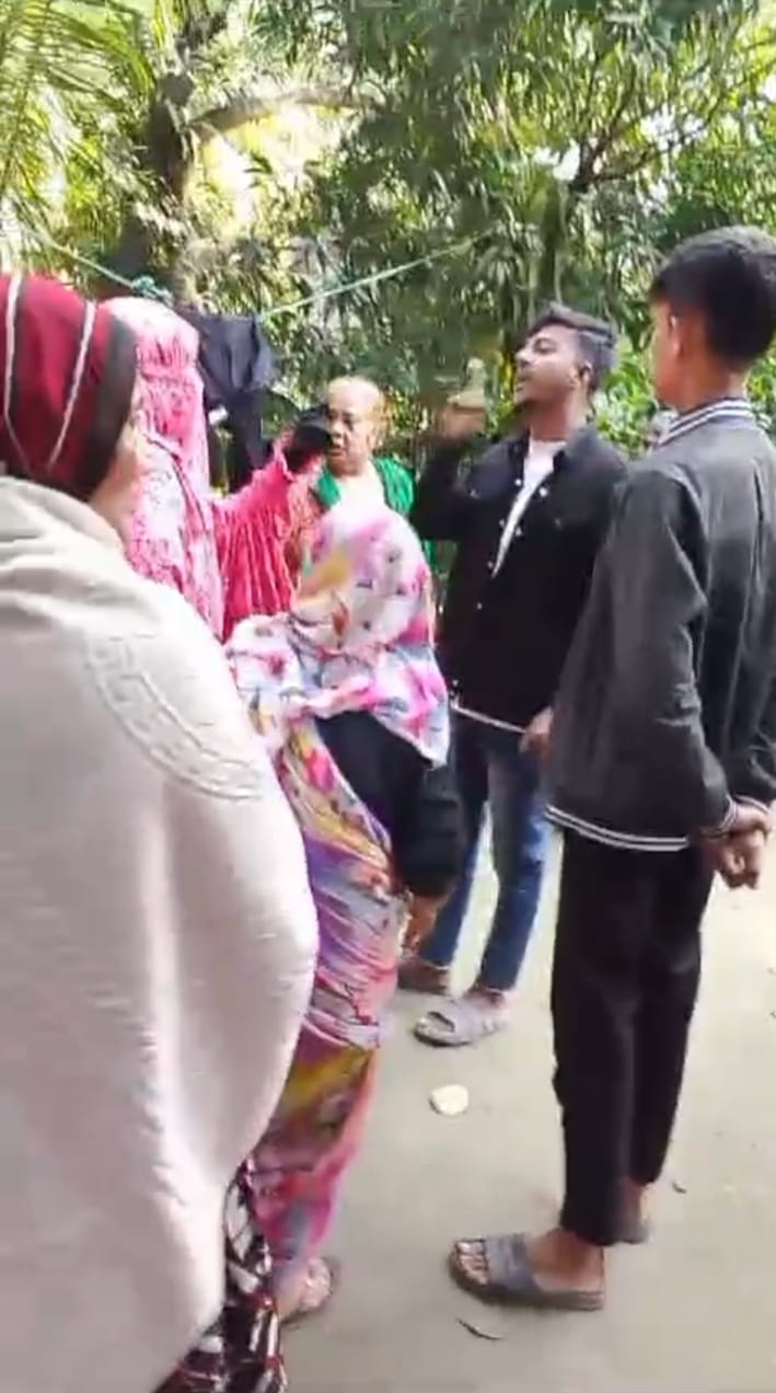 লক্ষ্মীপুরে প্রবাসীর জমি কথিত সমন্বয়ক পরিচয়ে দখলের চেষ্টা, নিরাপত্তাহীনতায় পুরো পরিবার