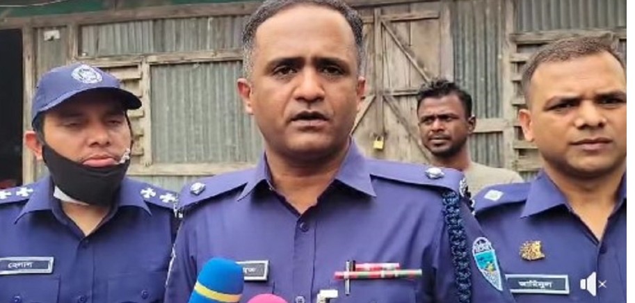 ঘাতক রনিকে গ্রেফতার করেন দাউদকান্দি মডেল থানার পুলিশ