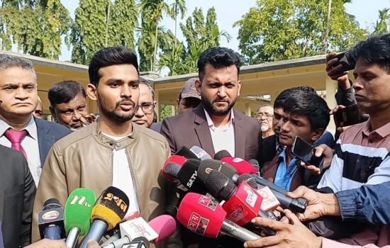 জাতীয় স্বার্থ কমপ্রোমাইজ করে পররাষ্ট্র সম্পর্ককে বিশ্বাস করি না: উপদেষ্টা আসিফ