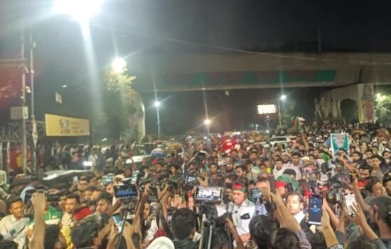 স্লোগানে উত্তাল ঢাবি, ‘ভারতীয় আগ্রাসন, রুখে দাও জনগণ’