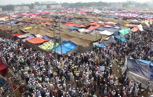 টঙ্গীর তুরাগ নদের তীরে চলছে বিশ্ব ইজতেমা জড়ো হয়েছেন লাখো মুসল্লি