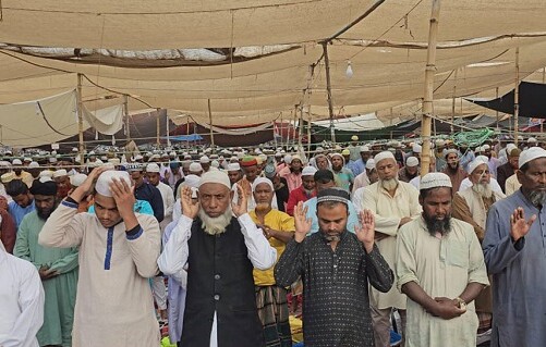 তুরাগতীরে লাখো মুসল্লির জুমার নামাজ আদায়