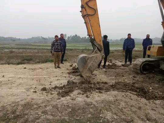 মনোহরদীতে ভ্রাম্যমাণ আদালতের মাধ্যমে ট্রলি ও ভেকুর ব্যাটারী জব্দ