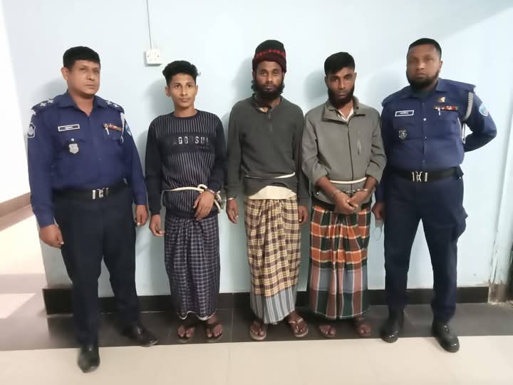 লক্ষ্মীপুরে আন্তঃজেলা ডাকাতদলের ৩ সদস্য গ্রেপ্তার