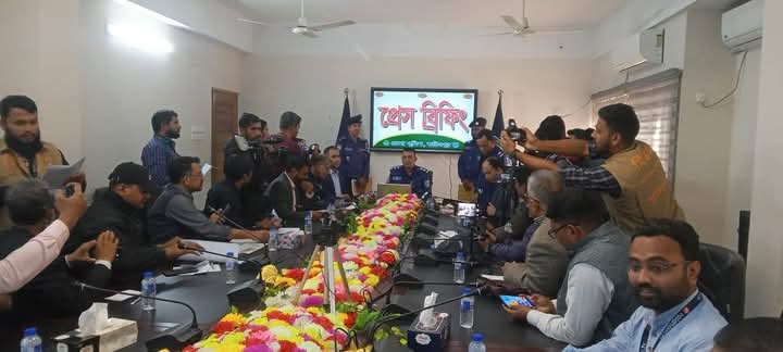 ফরিদপুর জেলা পুলিশের ক্ললেস হত্যা মামলার আসামি ও ব্যাটারি উদ্ধার সংক্রান্ত প্রেস ব্রিফিং অনুষ্ঠিত