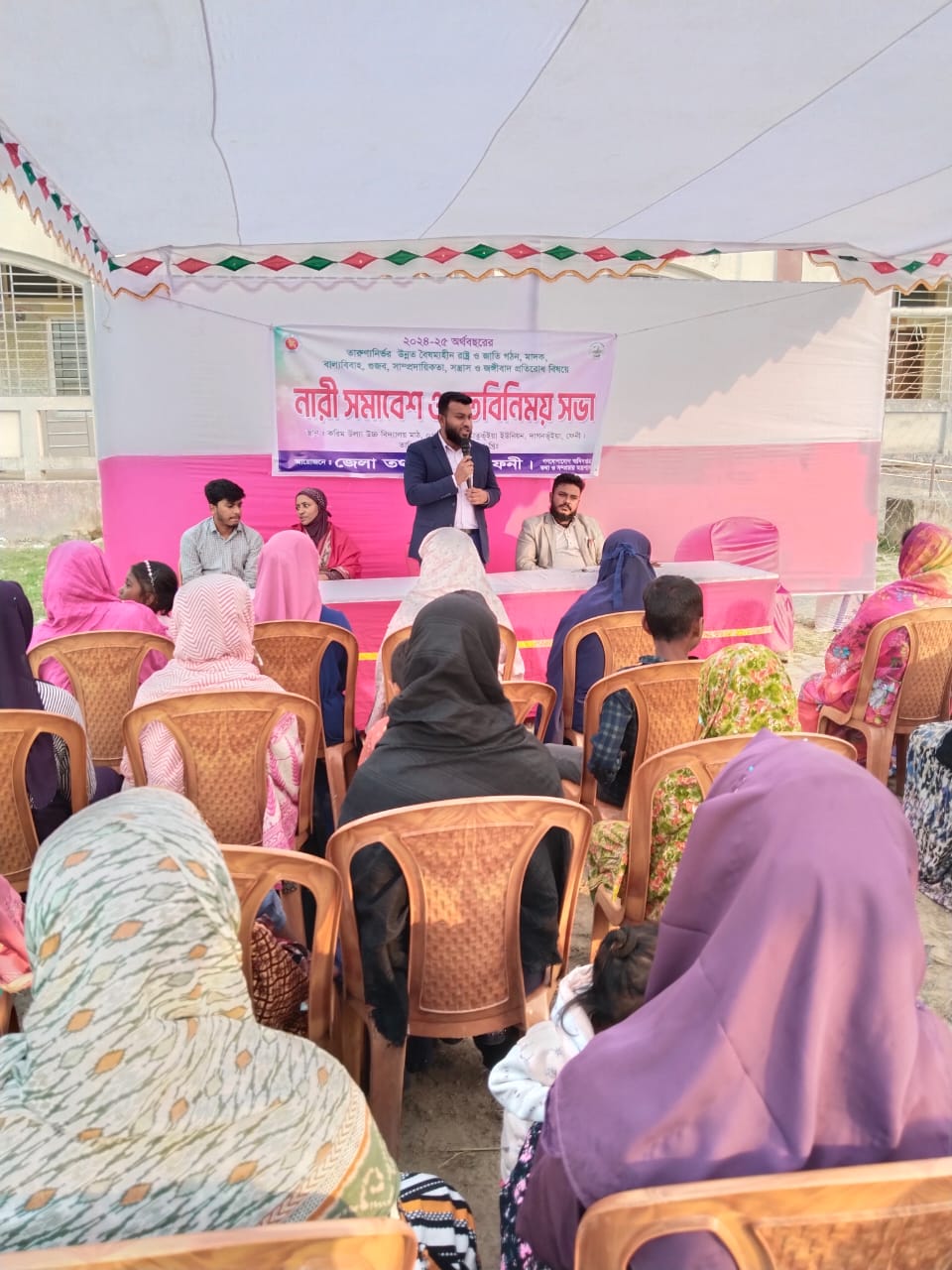 করিম উল্লাহ উচ্চ বিদ্যালয় মাঠে জেলা তথ্য অফিস ফেনী এর নারী সমাবেশ ও মতবিনিময় সভা অনুষ্ঠিত 