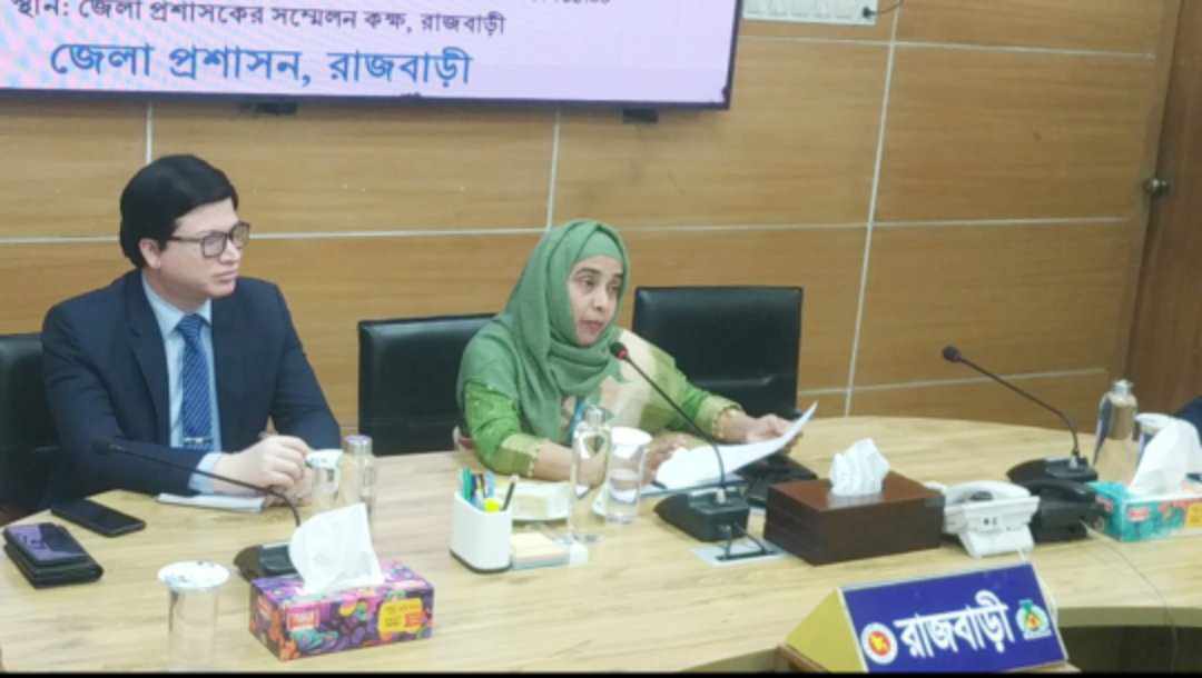 রাজবাড়ীর জেলা প্রশাসকের সঙ্গে সাংবাদিকদের মতবিনিময়