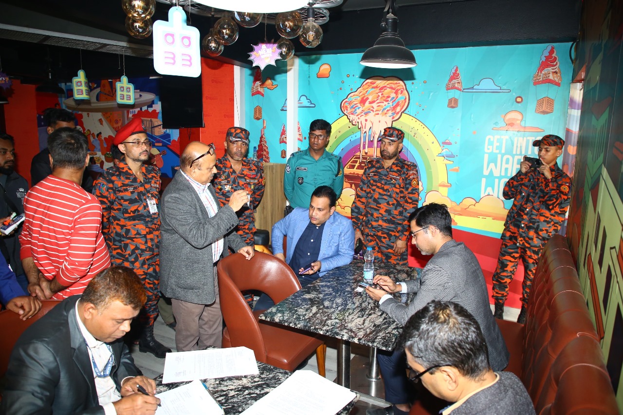 সারাদেশে অগ্নিনিরাপত্তা জোরদার করতে ফায়ার সার্ভিসের মোবাইল কোর্ট